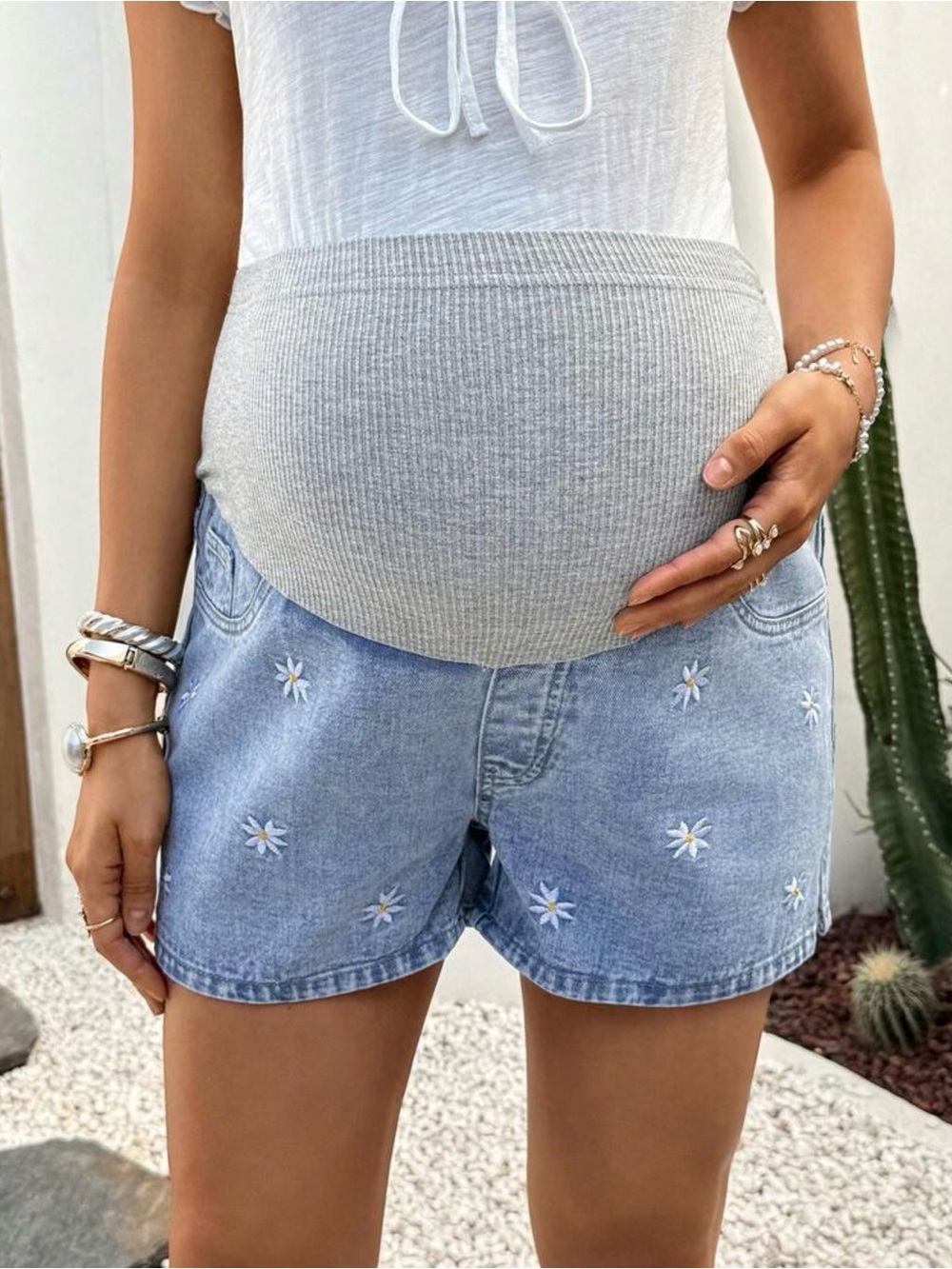 SHEIN Light Blue Daisy Embroidered Maternity Denim Shorts